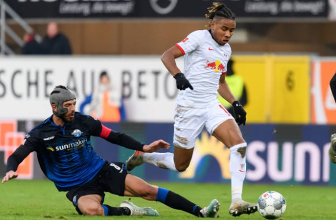 Những gì Christopher Nkunku làm được ở cuộc đối đầu gặp Paderborn còn nhiều hơn 1 pha kiến tạo. Cầu thủ 22 tuổi khiến hàng thủ đội nhà chao đảo bởi nhiều tình huống đi bóng lắt léo.