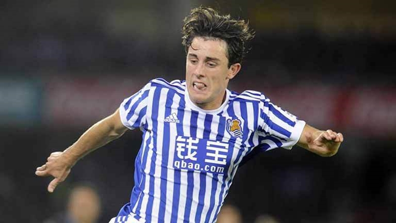Đầu năm 2017, Odriozola ra mắt Real Sociedad và La Liga ở trận thắng 2-0 trước Malaga trên sân khách. Đó cũng là ngày đánh dấu tân binh của Bayern bước qua tuổi 21.