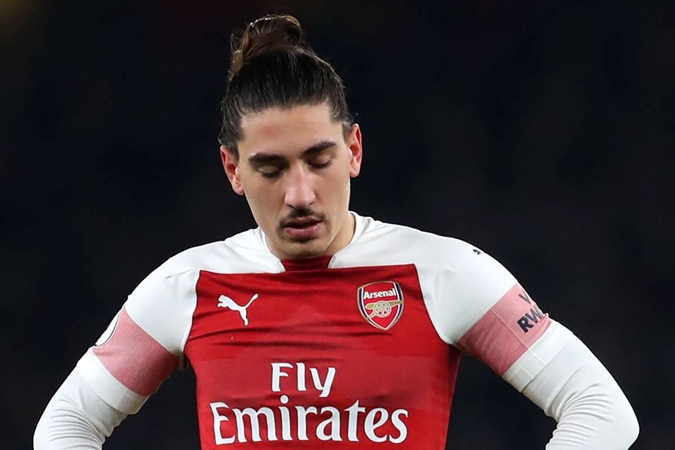 Hector Bellerin trưởng thành từ Barca trước khi chuyển đến Arsenal. Tại Emirates, hậu vệ người Tây Ban Nha vươn tầm trở thành ngôi sao hàng đầu. Song, sự nghiệp của anh hiện bị gián đoạn bởi chấn thương.