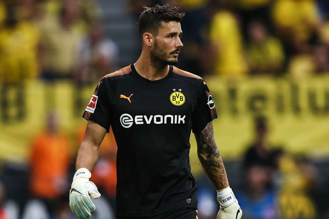 Burki được Dortmund đề nghị gia hạn hợp đồng.