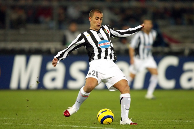 Fabio Cannavaro chia tay thành Turin để đầu quân cho Real Madrid sau khi Juventus xuống Serie B.