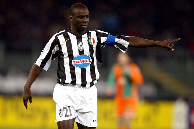 Lilian Thuram là huyền thoại của bóng đá Pháp. Ông đã giành EURO lẫn World Cup và có giai đoạn trở thành trụ cột tại Juventus. Nhưng rồi biến cố năm 2006 khiến Thuram chuyển đến Barca. Thời điểm này, cựu danh thủ Les Bleus đã 34 tuổi nên ông không để lại nhiều dấu ấn ở Nou Camp.