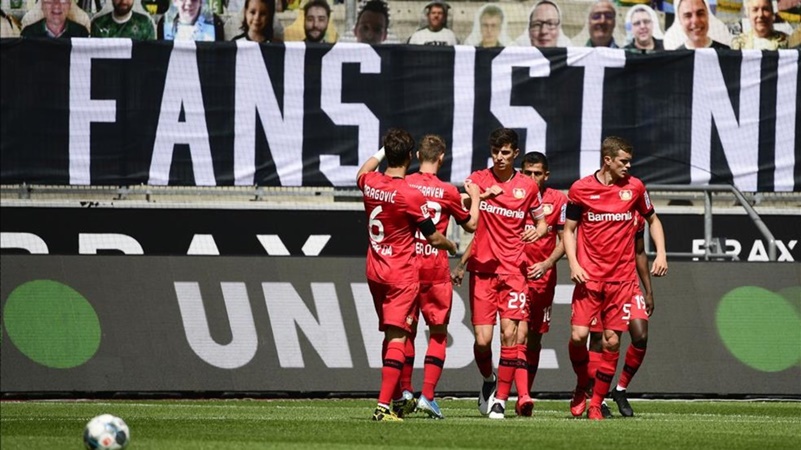 Thắng lợi này đưa thầy trò HLV Peter Bosz vượt mặt Gladbach, giành được vị trí thứ 3 trong bối cảnh Leipzig vẫn chưa ra sân.