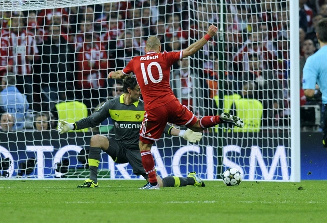 Arjen Robben từng có một khoảnh khắc giúp NHM Bayern ngất ngây. Đó là tình huống Robben luồn lách như con sóc ấn định tỉ số trước Borussia Dortmund trong trận chung kết Champions League 2012/13.