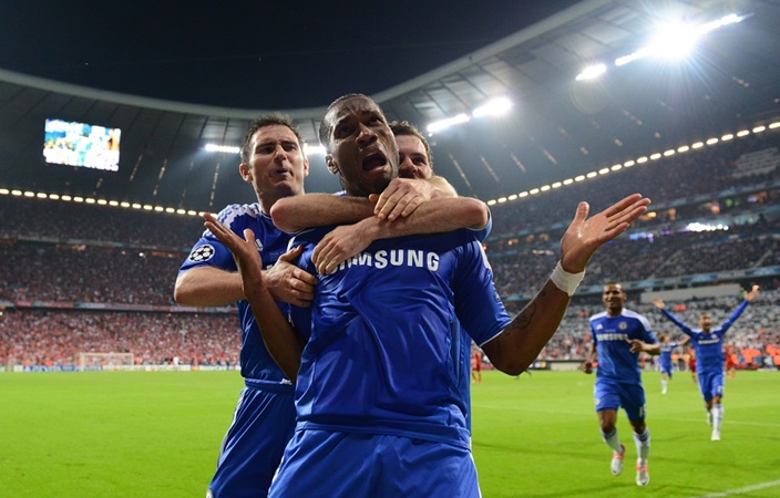 Trước đó 1 năm, Bayern từng ôm hận tại trận đấu cuối cùng ở Champions League. Hình ảnh Didier Drogba bay người đánh đầu tung lưới Manuel Neuer là khoảnh khắc đáng quý đối với NHM Chelseas.