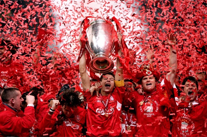 Đêm Istanbul 2005 huyền thoại gắn liền với Liverpool. Steven Gerrard trở thành đầu tàu giúp nửa đỏ vùng Merseyside lội ngược dòng trước AC Milan