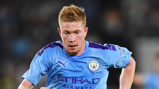 Đối đầu với Liverpool hẳn là điều khiến De Bruyne cảm thấy khó khăn. Tiền vệ sinh năm 1991 từng thú nhận vì mẹ của mình mang nửa dòng máu Anh nên De Bruyne là NHM Liverpool khi còn bé.