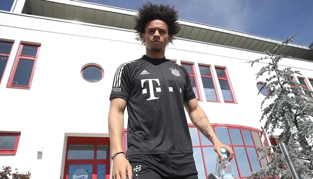Sau hàng loạt tin đồn, Leroy Sane đã chính thức khoác áo Bayern Munich trong mùa hè này. Anh khiến Bayern Munich móc hầu bao 49 triệu euro cộng thêm khoản phụ phí phát sinh trong tương lai.