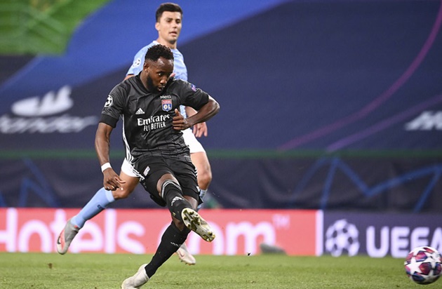 Dembele vừa lập cú đúp vào lưới Man City,