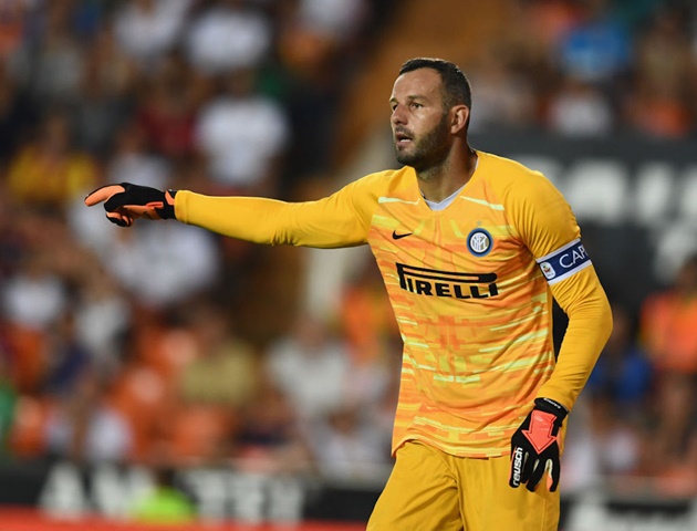 Samir Handanovic đã bước qua tuổi 36 nhưng anh vẫn đủ sức bay nhảy trong khung gỗ của Inter Milan và trở thành gương mặt bất khả xâm phạm.