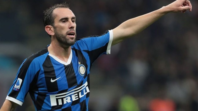 "Gừng càng già càng cay" là điều NHM nói về Diego Godin. Chắc chắn, chững chạc và dày dặn kinh nghiệm trở thành các yếu tố giúp Godin bảo vệ hàng thủ của Inter Milan.
