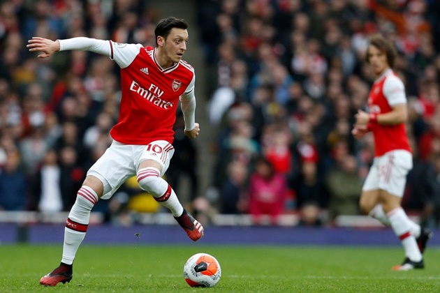 Mùa hè 2013, Arsenal duyệt 47 triệu euro để sở hữu Mesut Ozil từ Real Madrid. Số tiền đó giúp Ozil lọt vào top 5 cầu thủ người Đức đắt giá nhất.