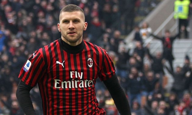 Vị trí tiền vệ trái thuộc về cái tên quen thuộc, Ante Rebic.