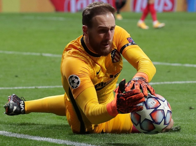 Thủ môn: Jan Oblak (Atletico Madrid). Chỉ để thủng lưới 16 bàn sau 23 lần ra sân ở La Liga mùa này, ngôi sao người Slovenia tiếp tục chứng minh đẳng cấp của một thủ thành hàng đầu thế giới.