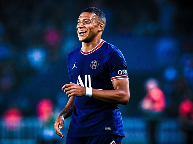 1. Kylian Mbappe (160 triệu euro). Chân sút người Pháp được cho là sẽ chia tay Paris Saint-Germain để hoàn thành giấc mơ cập bến Real Madrid vào mùa hè năm sau.