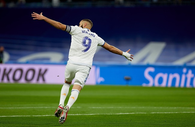 Benzema liên tục ghi bàn.