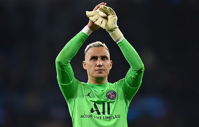 Thủ môn: Keylor Navas. Theo RMC Sport, Newcastle United đã liên hệ với PSG để bày tỏ sự quan tâm đến khả năng ký hợp đồng với Navas. Đại diện xứ sương mù tin rằng, với sự xuất hiện của Donnarumma trong đội hình, PSG hoàn toàn có thể đồng ý chia tay cựu sao Real Madrid.