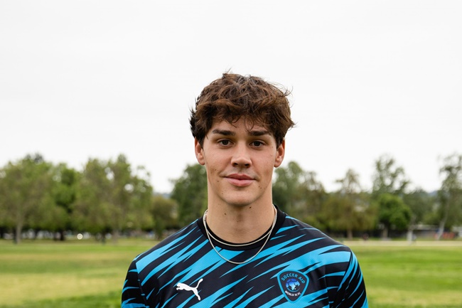 Chàng trai sinh năm 2001 không chỉ làm Tiktok mà anh còn từng là tiền vệ của đội Portland Pilots thời còn học đại học.