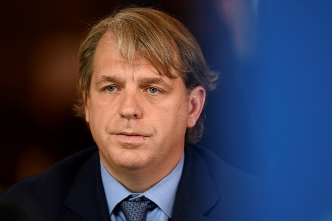Boehly tiếp quản Chelsea, CEO Laurence ra đi.