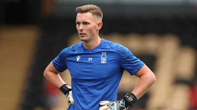 Dean Henderson vẫn thuộc biên chế Manchester United và đang thi đấu theo dạng cho mượn tại Nottingham Forest. Dù vậy, anh đã công khai tố cáo Man Utd thất hứa, không trao suất bắt chính cho mình. Phát biểu ấy chỉ ra Henderson không còn mặn mà cống hiến cho Quỷ đỏ.