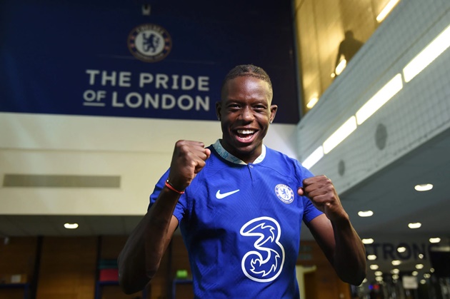 Từ ngày Denis Zakaria trở thành tân binh Chelsea, The Blues đã trải qua 5 trận đấu. Dù vậy, tiền vệ Thụy Sỹ vẫn chưa có cơ hội ra mắt CLB London.