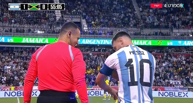 Ở trận giao hữu mới đây gặp Jamaica, Lionel Messi chỉ vào sân từ ghế dự bị vào phút thứ 56.