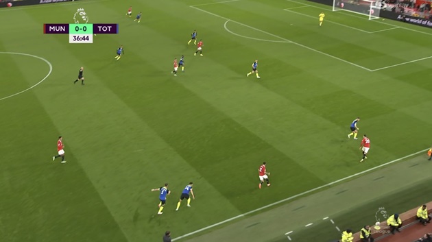 Tân binh Quỷ đỏ cho Perisic 'nhìn số áo' trong vô vọng.