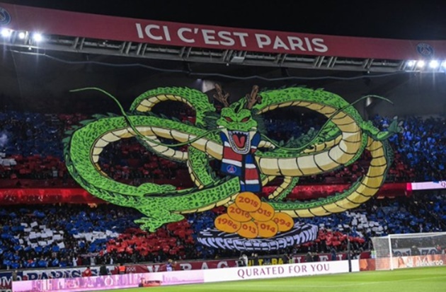 CĐV LAFC không phải nhóm người đầu tiên trong bóng đá đem hình ảnh Dragon Ball lên khán đài. Trong quá khứ, PSG từng triệu hồi rồng thần ở trận kinh điển Ligue 1 gặp Marseille để át vía đại kình địch.