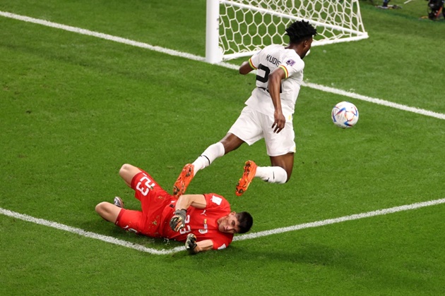 Mohammed Kudus giúp CĐV Ghana hi vọng về khởi đầu thuận lợi trước Uruguay khi mang về quả penalty ở phút thứ 19.