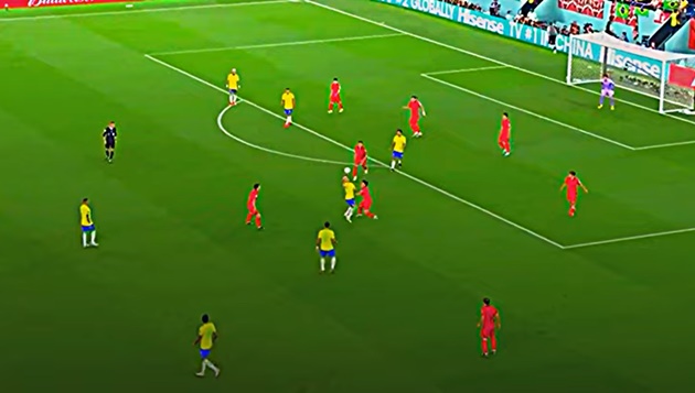 Không chỉ 1 mà Richarlison tung hứng bằng đầu tận 3 lần trước hành động vây ráp của đối thủ.