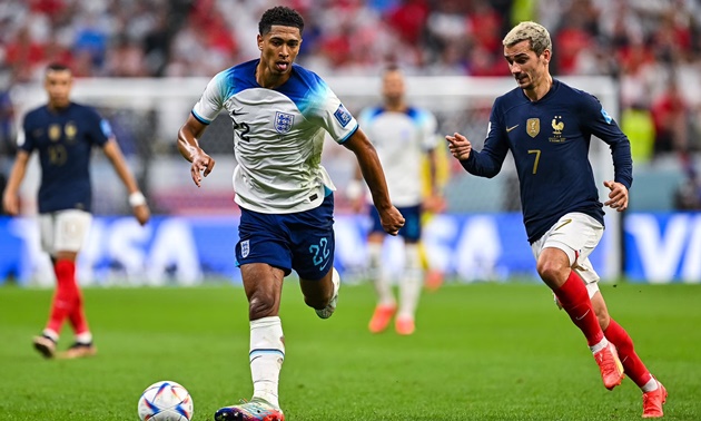 Tiền vệ trái: Antoine Griezmann (Pháp). Chính Grizi là người đã tung ra 2 đường chuyền dọn cỗ để Tchouameni và Olivier Giroud lập công cho Les Bleus trong trận đấu vừa qua.