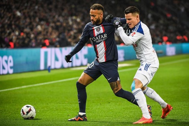 Neymar đang được PSG rao bán.