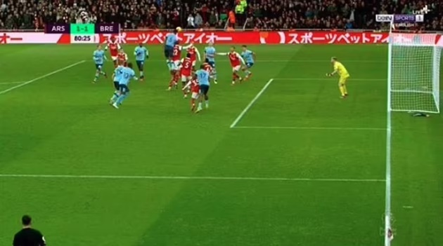 Ảnh bài viết Trò hề gây phẫn nộ xuất hiện trong trận Arsenal