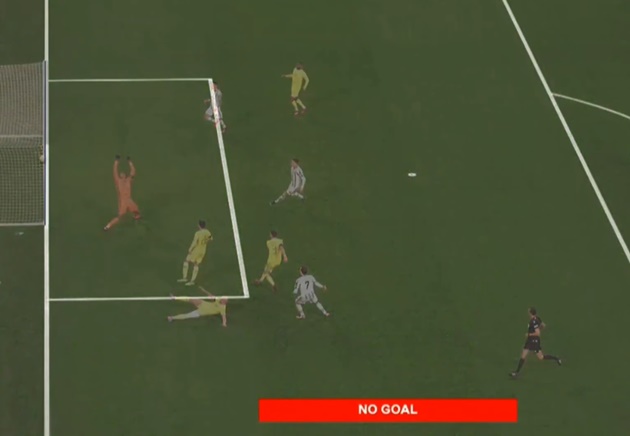 Công nghệ Goal line vào cuộc xác nhận tính hợp lệ của bàn thắng. Dù vậy, quả bóng rõ ràng chưa qua vạch vôi.