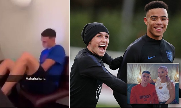 2 ngày sau, Greenwood cùng Phil Foden vướng vào tai tiếng dẫn gái về phòng khách sạn nơi ĐT tập trung. Sự việc này khiến Greenwood bị gạch tên khỏi tuyển Anh.