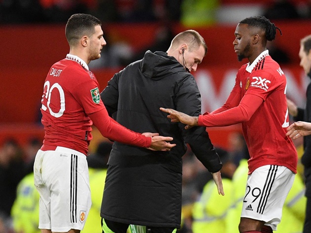 Wan-Bissaka và Dalot là 2 cái tên khiến Ten Hag đau đầu ở vị trí hậu vệ phải.