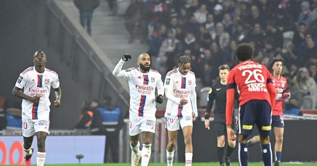 Đáng chú ý, với màn tỏa sáng mới nhất, Lacazette trở thành cầu thủ đầu tiên trong lịch sử Lyon cán mốc 20 bàn thắng/mùa trong 5 mùa giải.