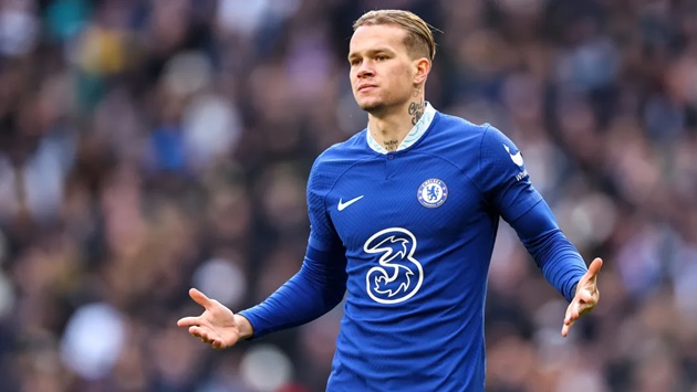 4. Mykhailo Mudryk (Chelsea - 88,5 triệu bảng). Kỳ chuyển nhượng tháng Giêng, Chelsea đã "cướp" ngôi sao người Ukraine từ tay Arsenal, nhưng quyết định này vẫn chưa cho thấy sự đúng đắn, ít nhất là cho đến thời điểm hiện tại.