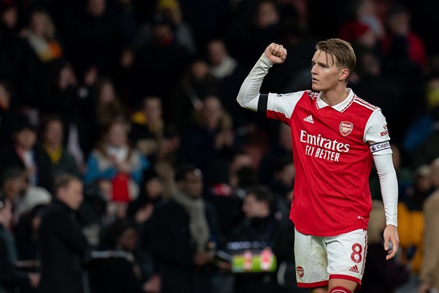 Odegaard tỏa sáng tại Arsenal.