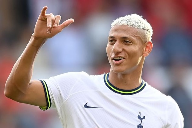 1. Richarlison (Tottenham - 60 triệu bảng). Mặc dù trở thành bản hợp đồng đắt giá thứ hai trong lịch sử câu lạc bộ với nhiều sự kỳ vọng, Richarlison chỉ có một bàn thắng ở Premier League và không thể giành được suất đá chính.