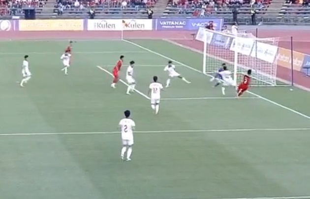 U22 Indonesia tấn công nguy hiểm.