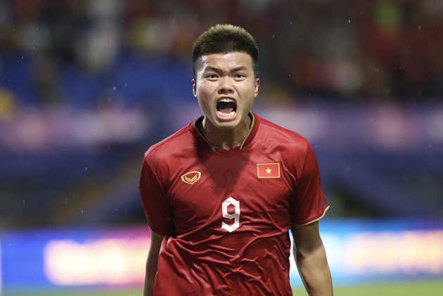 Văn Tùng đang là ngôi sao trên hàng công.