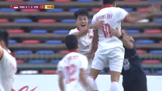 U22 Việt Nam gỡ hòa.