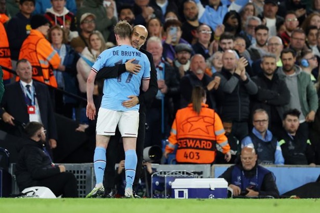 De Bruyne luôn có những phương án hỗ trợ.