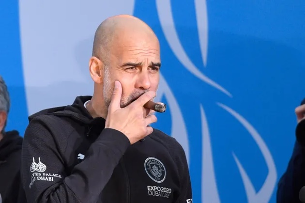 Pep Guardiola thích hút xì gà ăn mừng sau khi đạt được mục tiêu của mình.