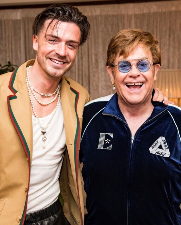 Grealish chụp ảnh cùng Elton John trong một đêm đi chơi.