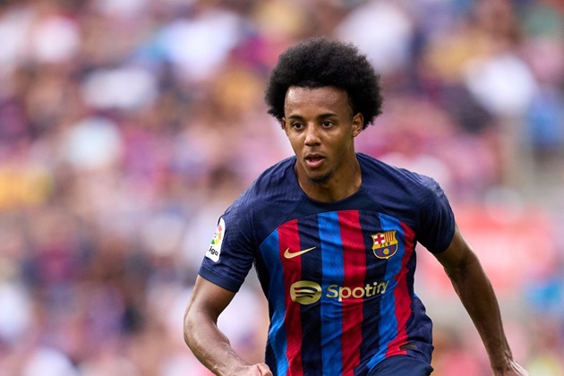 Kounde muốn rời Barca.