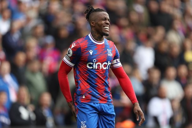 1. Với 458 lần ra sân cho Crystal Palace, Wilfried Zaha sẽ trở thành một trong những cầu thủ xuất sắc nhất trong lịch sử câu lạc bộ. Anh sẽ đáo hạn hợp đồng vào hè 2023 nhưng sức hút với mọi CLB đã thuyên giảm sau khi chỉ ghi 7 bàn ở Premier League mùa giải này.