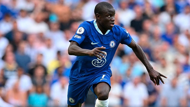7. N'golo Kante vẫn chưa đạt thỏa thuận mới với Chelsea. Các cuộc đàm phán hợp đồng không tiến triển và mùa hè này có thể là dấu chấm hết cho sự nghiệp xuất sắc tại Stamford Bridge của nhà vô địch World Cup 2018. PSG có khả năng đưa ra lời đề nghị hấp dẫn cho tiền vệ người Pháp.