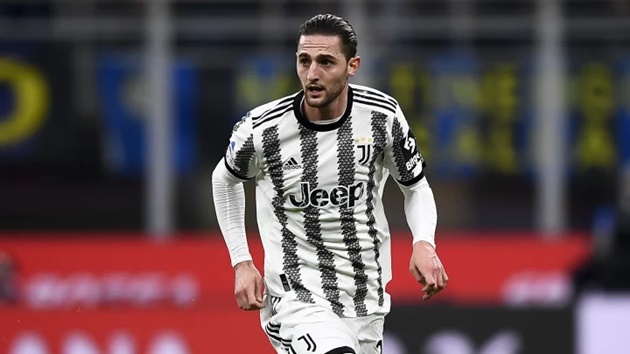10. Adrien Rabiot đã được liên kết với Man United vào mùa hè năm ngoái và chuẩn bị rời Juventus trong bối cảnh không đạt được hợp đồng mới. Anh có thể trở lại PSG hoặc hướng tới Premier League với Manchester United, Liverpool và Arsenal.